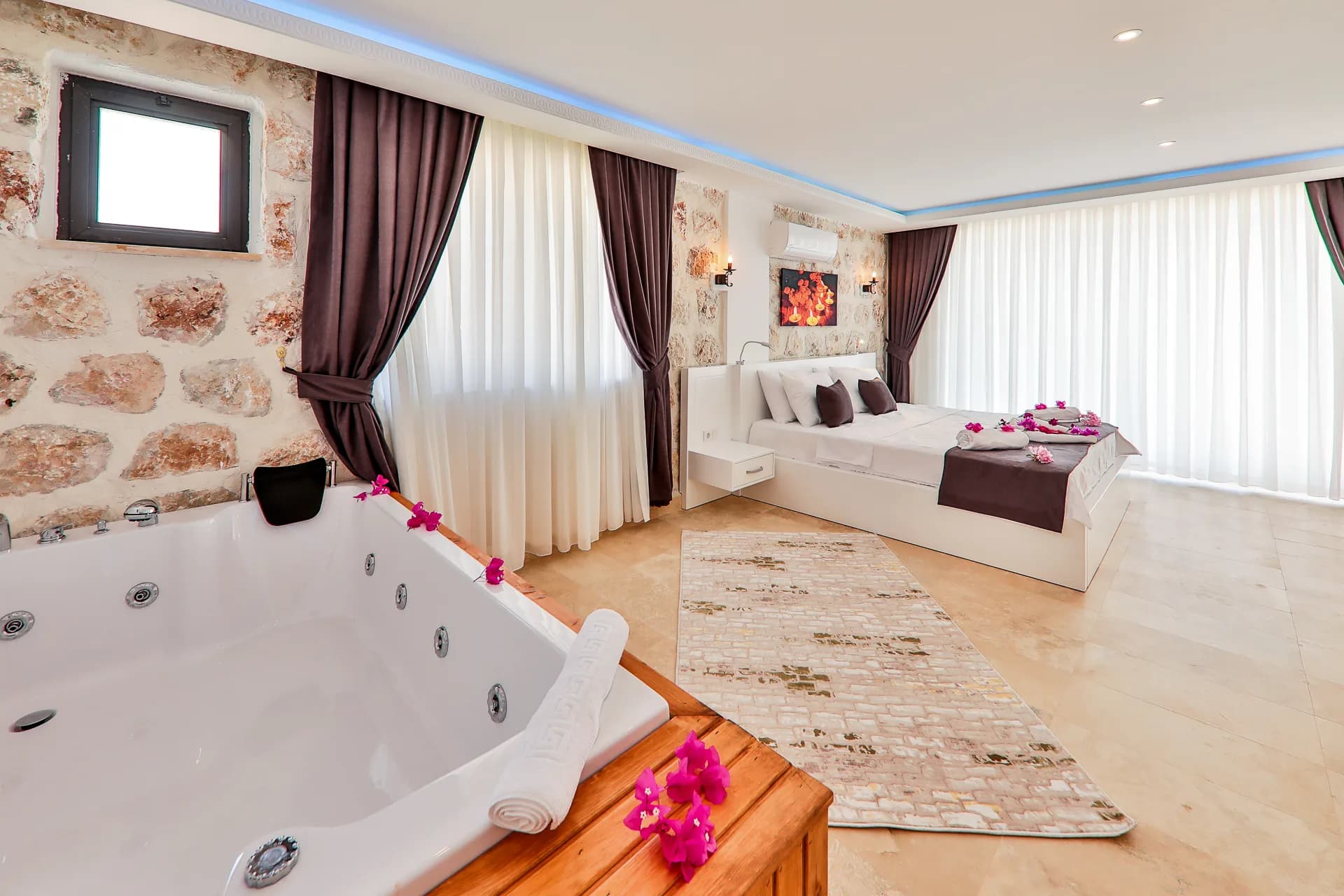 Kalkan İslamlar Villa Narin 5 ısıtmalı kapalı havuzlu lüks aile villası