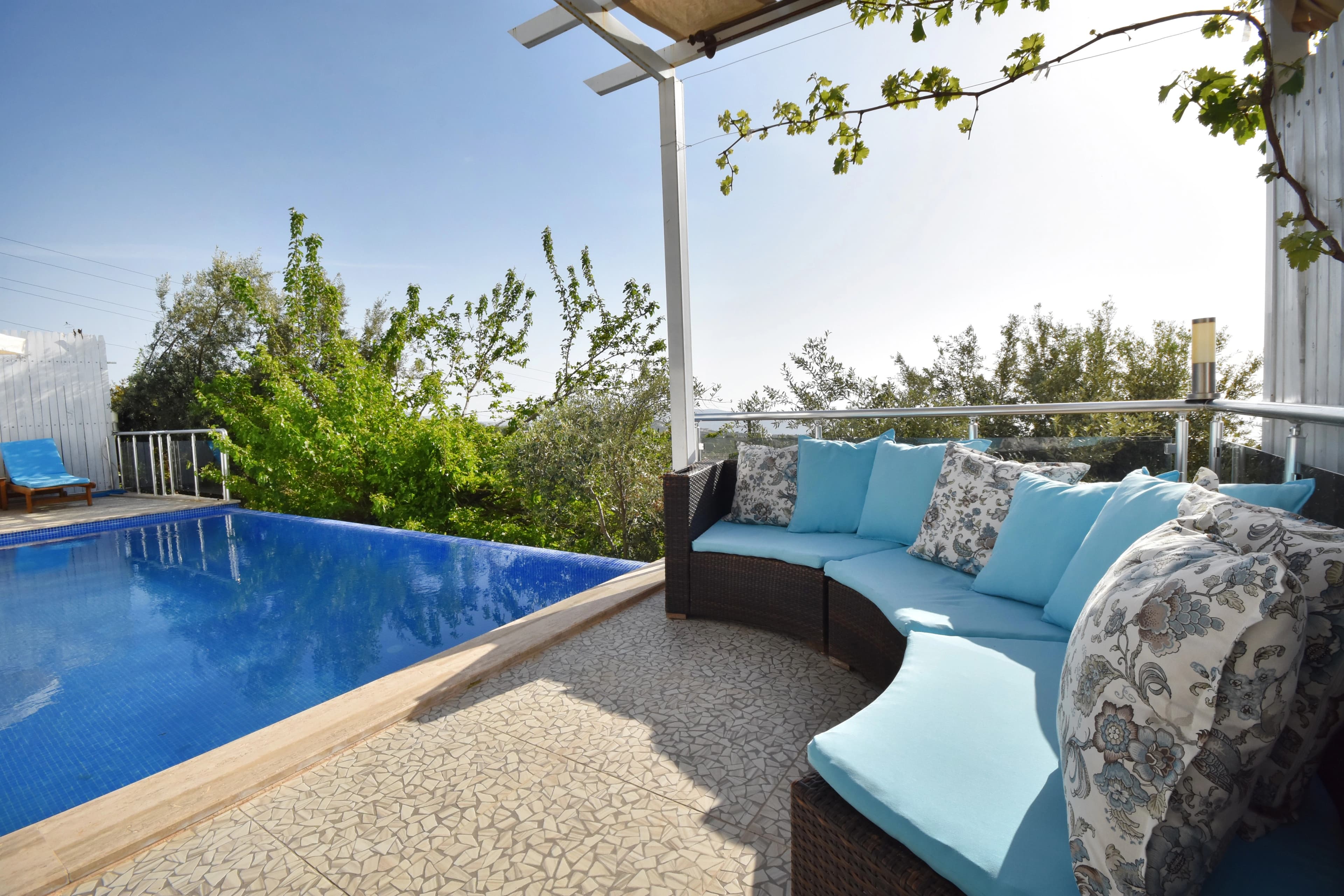 Kalkan Üzümlü'de doğa manzaralı korunaklı özel havuzlu Villa Ozgur galeri gorseli 5