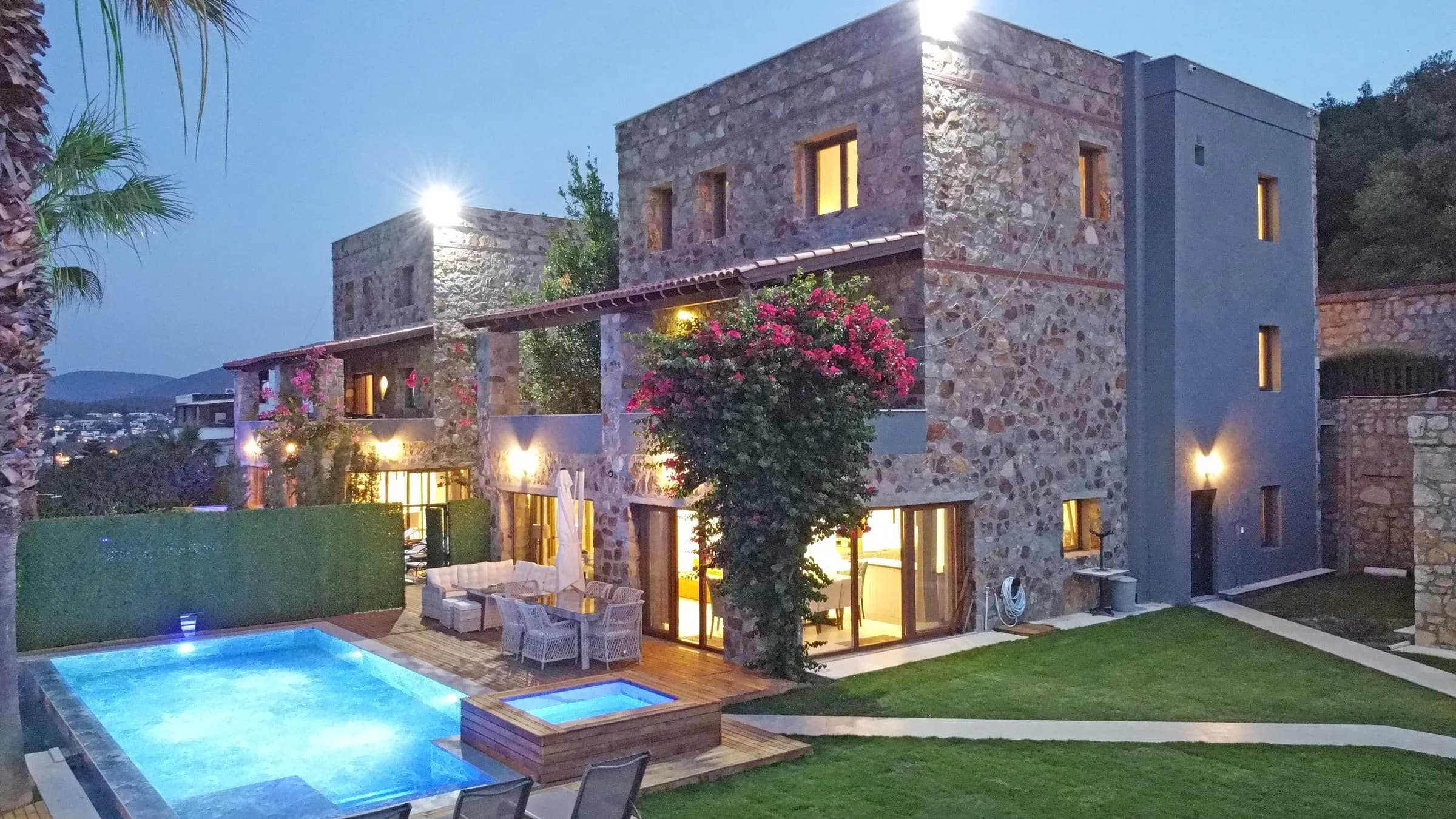 Bodrum Torba Villa Torba Bay deniz manzaralı ultra lüks villa görünümü