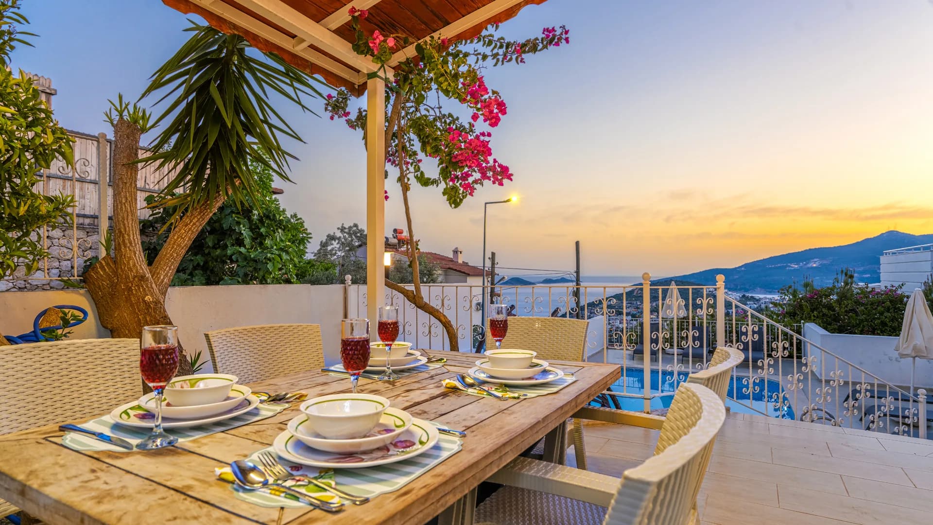 Kalkan Kızıltaş'ta panoramik deniz manzarasına sahip lüks Villa White House galeri gorseli 2