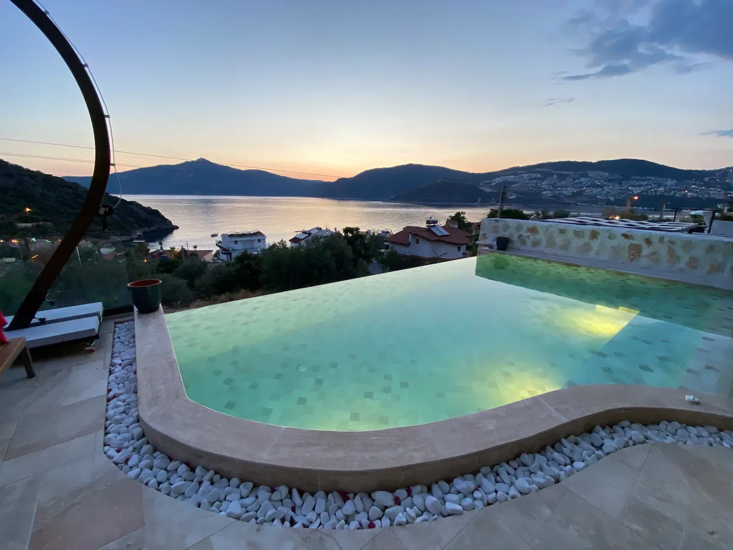 Kalkan Merkez Villa Calypso deniz manzaralı sonsuzluk havuzlu lüks villa