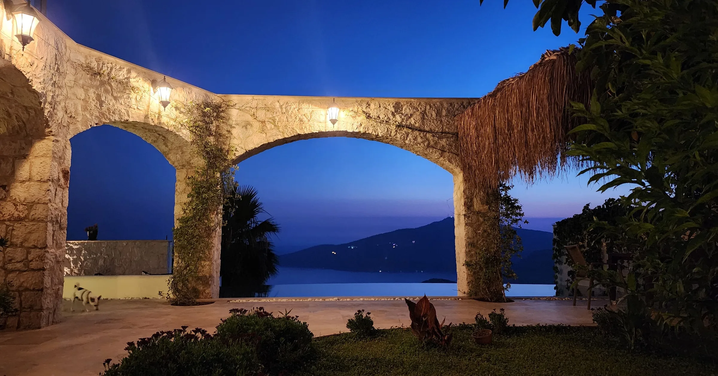 Kalkan Merkez Villa Rubick deniz manzaralı sonsuzluk havuzlu lüks villa