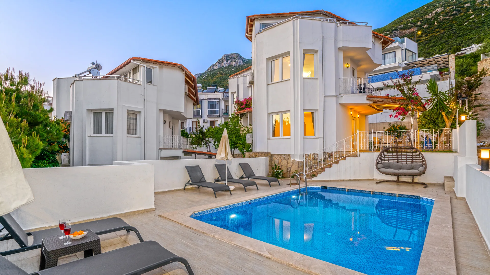 Kalkan Kızıltaş'ta panoramik deniz manzarasına sahip lüks Villa White House