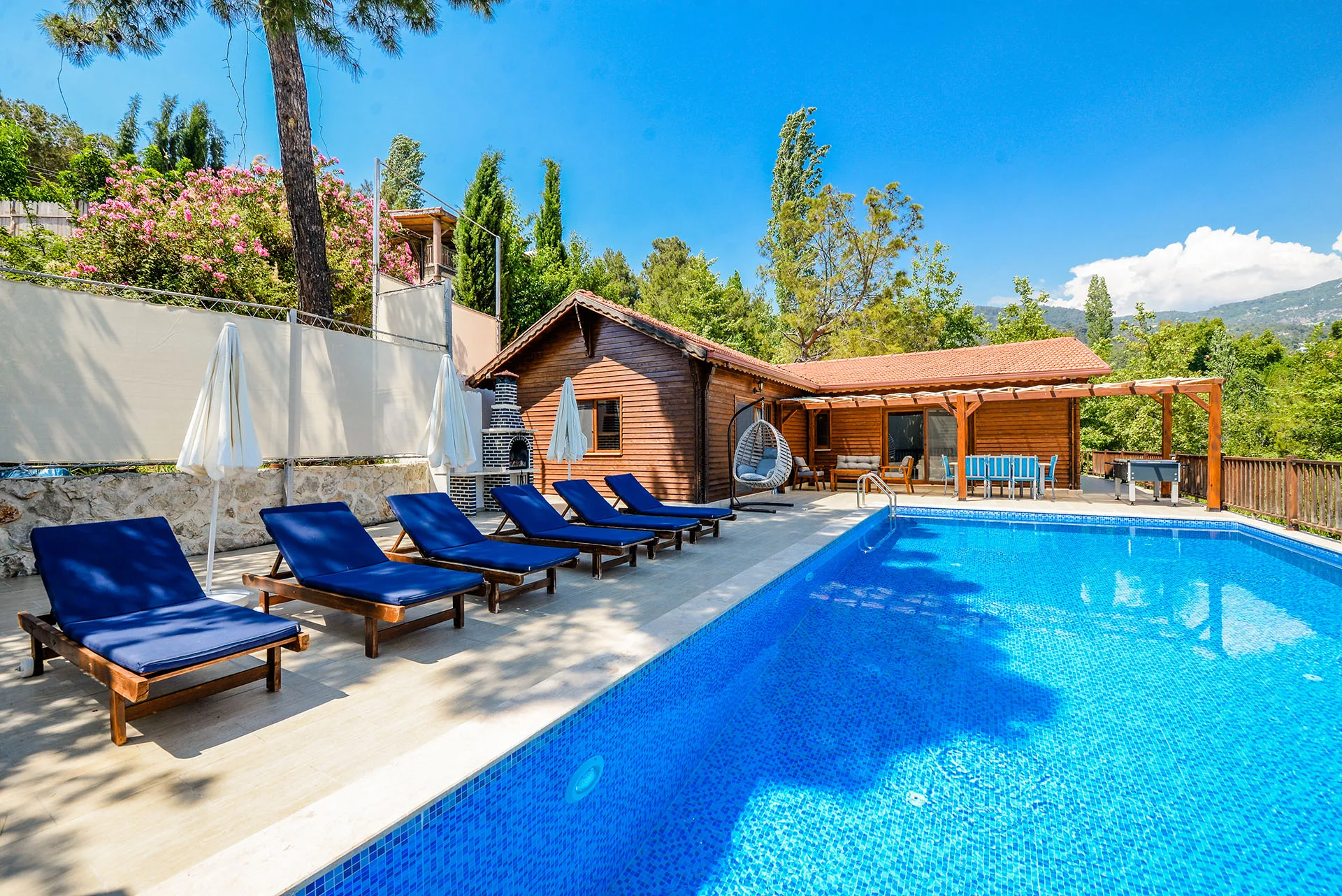 Kalkan İslamlar Villa Woody ahşap dizaynlı özel havuzlu villa